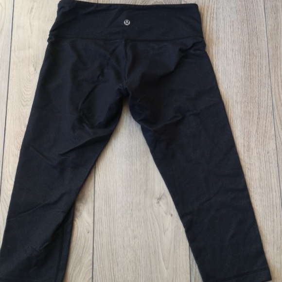 Lululemon crop leggings size 4 - Picture 2 of 2
